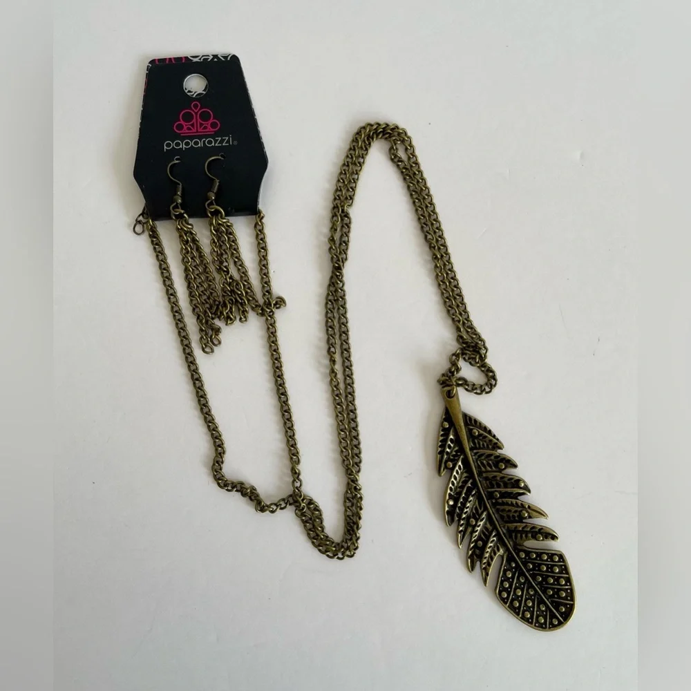 New Paparazzi FREE BIRD Brass Feather Pendant Necklace & Earrings